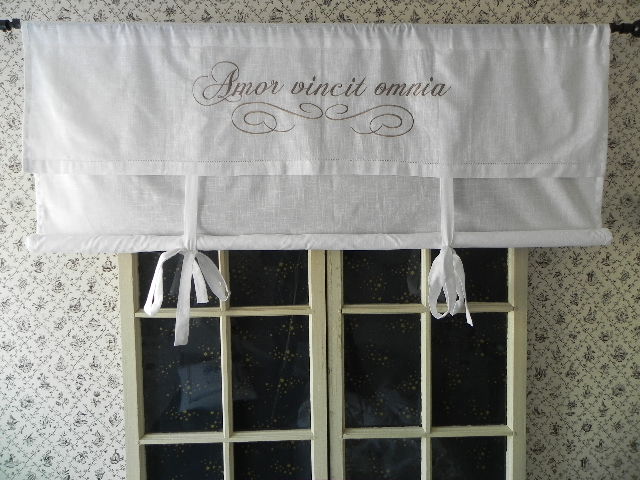 Hissgardin "Amor vincit omnia" 140 cm - Guldbrun brudyr